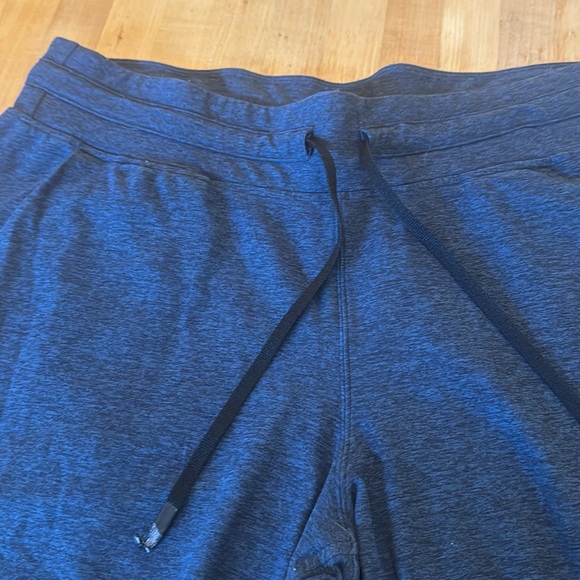 Women’s Lululemon joggers sz 14 - Picture 6 of 8